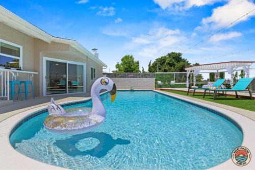 Relax and Play-Pool, Spa, Views plus Guest House!