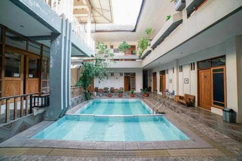 Blok O International Guest House by MHM