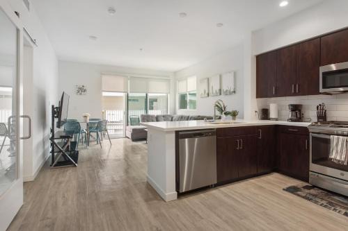 Santa Monica Mid-City 2Bedroom Pool & Parking