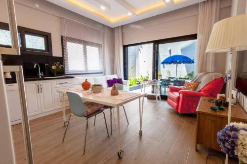 Güllük'te Şık ve Tertemiz Tatil Evi