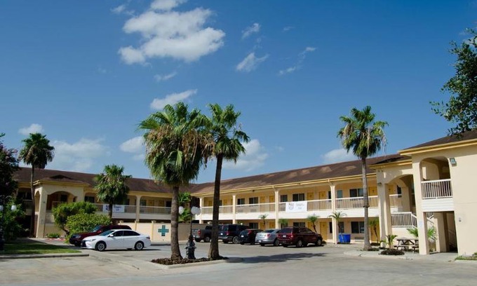Edinburg Hotel | Texas Inn and Suites City Center at University Dr.