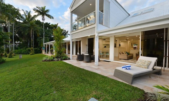 Port Douglas House | Fairway Vistas A Group Escape at Mirage Resort