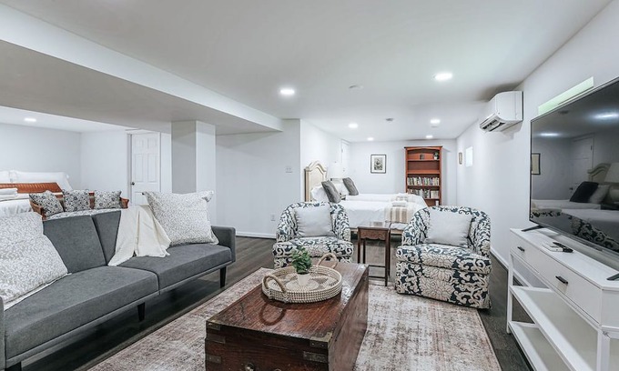 Jefferson Park Avenue Apartment | Cavalier Cocoon: Studio + Walk to uva Grounds