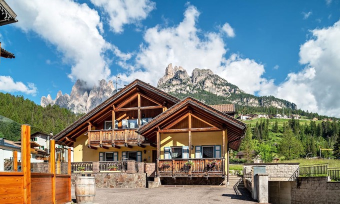 Pera Apartment | Apartment 'Davide ' with Mountain View, Private Garden and Wi-Fi