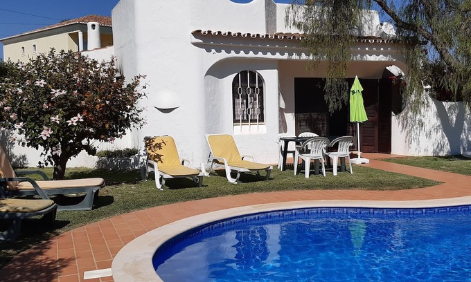 Sesmarias Villa | House in a quiet area, overlooking the sea, private pool and beautiful garden