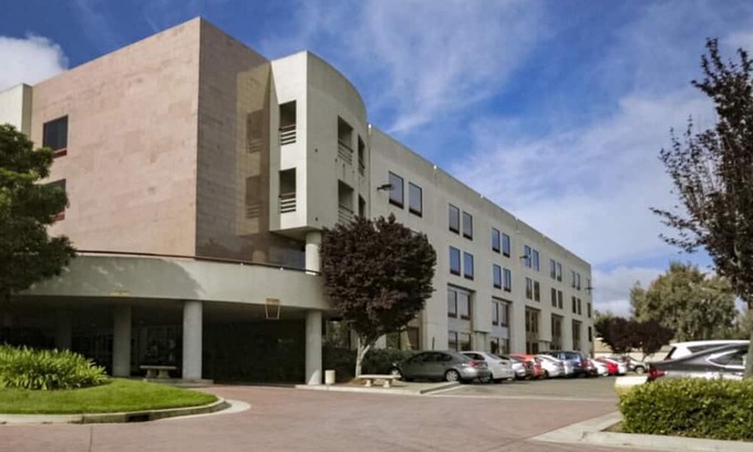 Cupertino House | Authentic California Experience! Onsite Pool, Free Breakfast and Parking