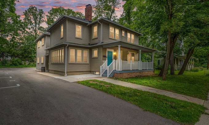 Ypsilanti Apartment | Renovated Modern Pet Friendly Unit near EMU Campus