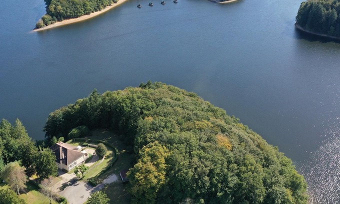 Saint-Etienne-Cantales Cottage | Gite Saint-Étienne-Cantalès, 3 bedrooms, 6 persons