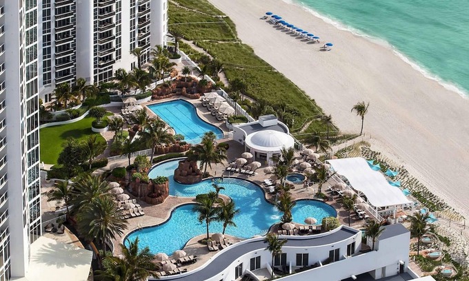 Sunny Isles Beach Apartment | ★ Amazing Unit in an Exclusive Luxury Beach Resort