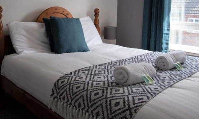 Newcastle-upon-Tyne House | City Centre w/Free Parking 4 Bedroom Sleeps 6