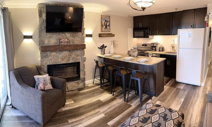 Snowshoe Condo | ML 104 – Delightful Ski-In/Out 2BR, Slope View, Deck, A/C