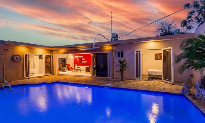 Ponton Villa | Large Villa w/Private Pool! Great Location + FREE Utilities
