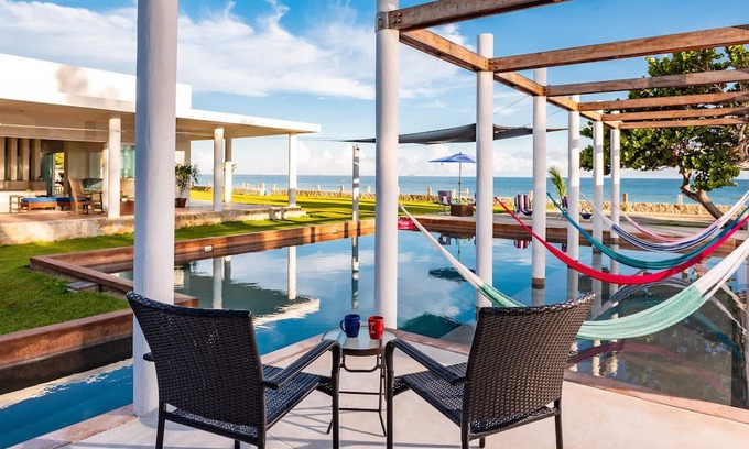 Chicxulub Puerto Villa | Stunning beachfront Suites Wi-Fi East of Progreso