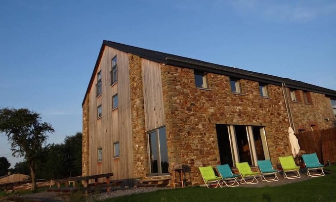 Lignieres Cottage | Spacious and comfortable gîte with garden and very nice view