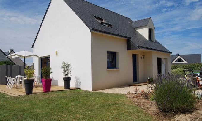 Plouneour-Brignogan-Plages House | 3 * seaside villa, 6 pers. 150 m from the beach and the GR34. Large enclosed garden