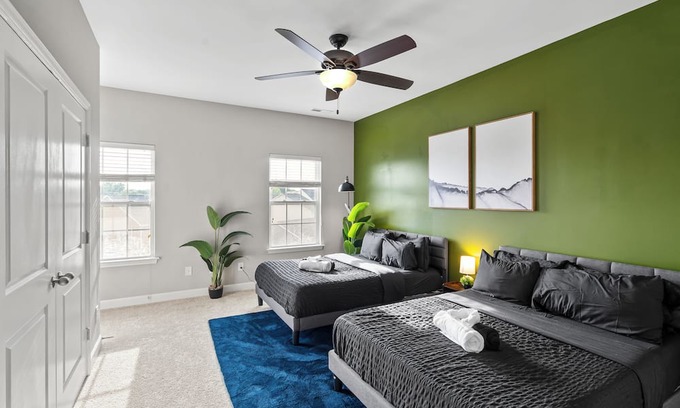 Pineville House | Upscale King 3BR Townhouse in Pineville