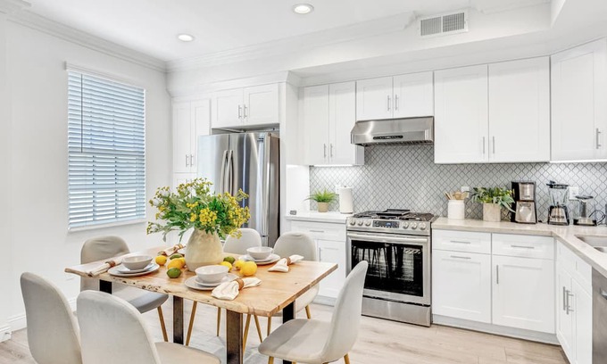 Mid Central House | Elegant Charming Pasadena Townhouse in Prime Spot!