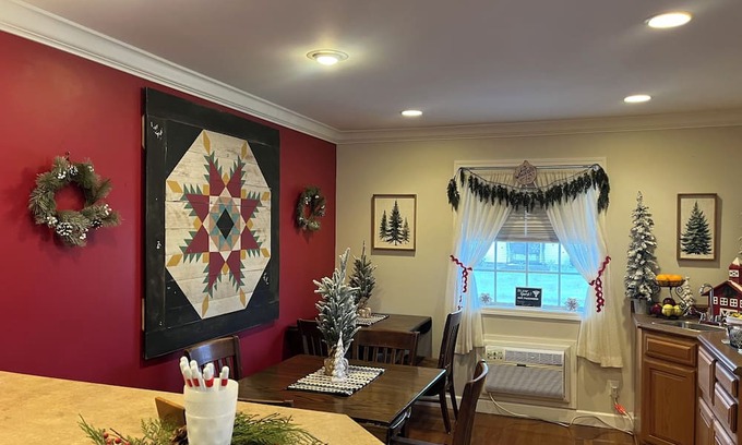 Arthur House | Charming hotel with WiFi and AC in peaceful Arthur