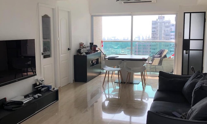 Yau Tsim Mong House | Charming 2-bedroom building in welcoming Kowloon with sunset view balcony