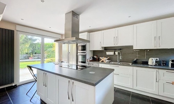 Avon House | Gîtes de Charme à Samoreau - Seine bank, Swimming pool, Jacuzzi and Serenity