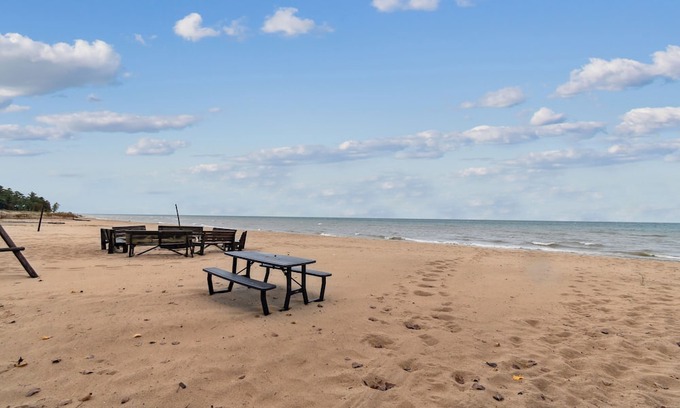 Greenbush Resort | Beachside Cottages for Groups - Sleeps Up to 40!