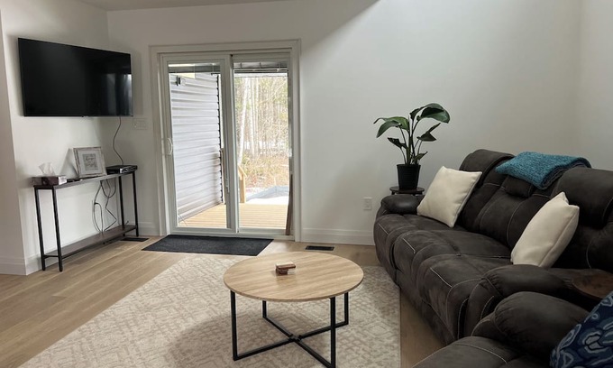 Severn House | Harmony hausnPerfect place for adventure or work 5 minutes to down town Orillia.