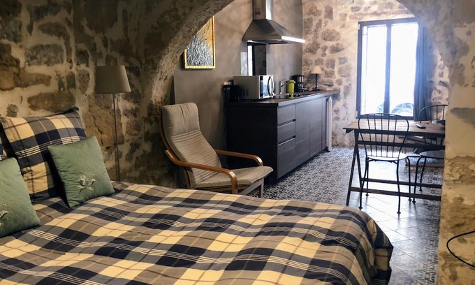 Villeneuve-les-Maguelone Apartment | Studio by the sea near Montpellier