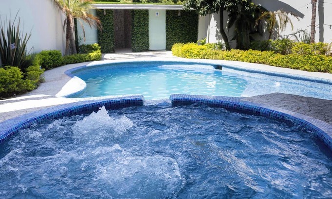 Santiago House | Luxurious Getaway with Private Pool & Garden