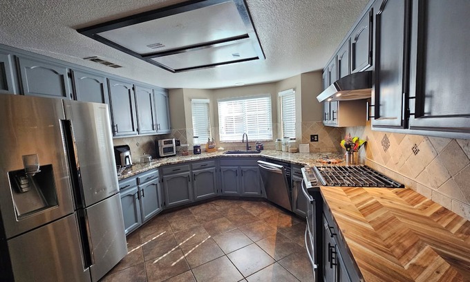 Clovis House | Spacious 4-bedroom house in delightful Clovis with WiFi, AC, Pool, Patio