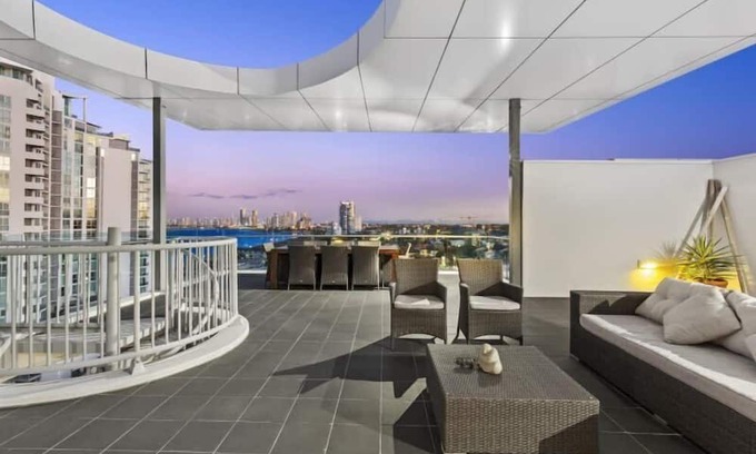 Labrador Apartment | Penthouse Apartment Beachside