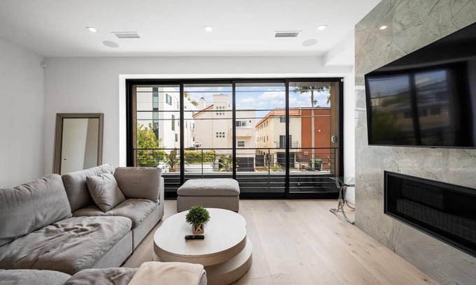 Venice Villa | Penmar Modern - Modern Architectural Home in the Heart of Venice