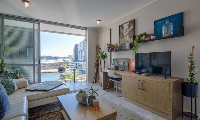 Cape Town Villa | Lake View Harbour Bridge Villa