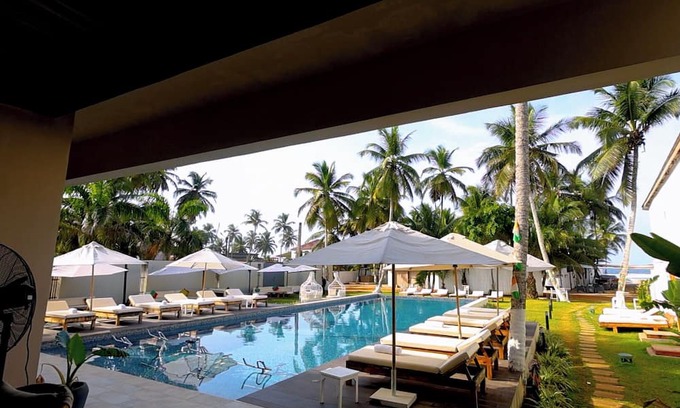 Assouinde Resort | Palms resort assinie