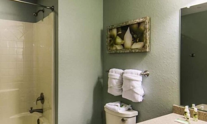 Davenport Resort | Cozy 2-bedroom resort with WiFi, AC in charming Davenport
