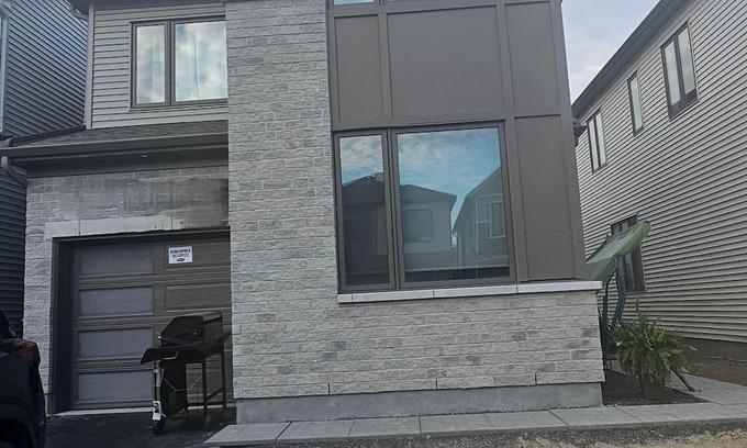 Ottawa Division House | Cozy One room Unit in a House, in a great location in Barrhaven Half Moon Bay.