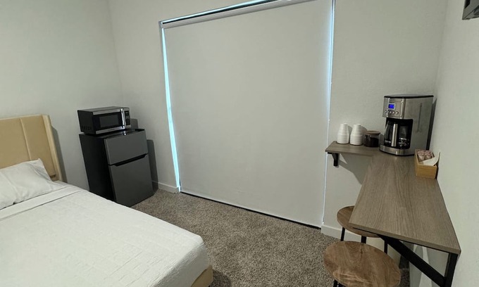 Florida City House | Cozy bedroom near Florida Keys