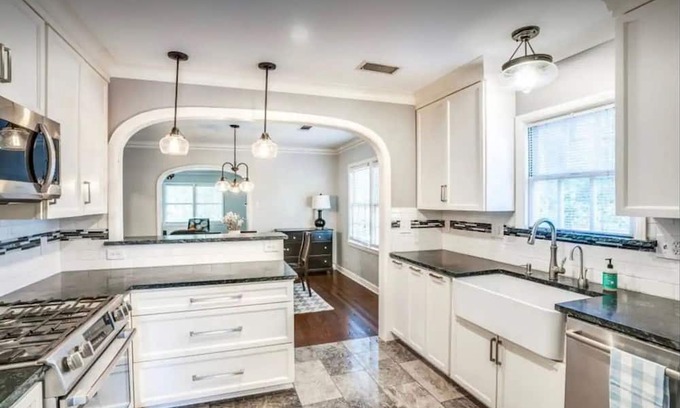 Park Cities House | Charming 3-Bed Duplex in University Park: Perfect for Short or Long Stays