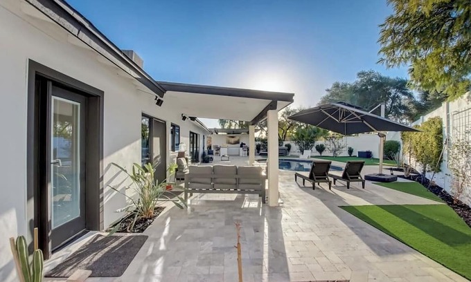 Avant House | Fun & cozy N. Scottsdale with a Stunning Backyard Oasis