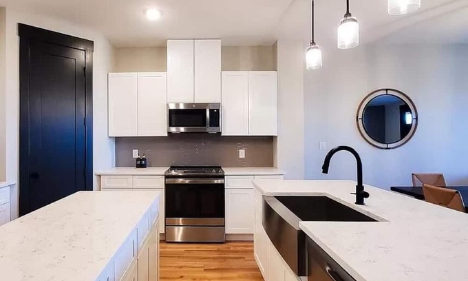 Princeton House | Loop, Newly Built Luxurious, Modern & Cozy Home