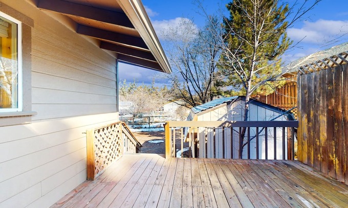 Mountain View House | Beautiful home near downtown Bend with wood stove, grill, deck, streaming