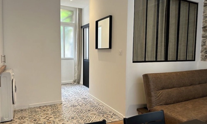 Decre-Cathedrale Apartment | Pretty atypical nest with garden