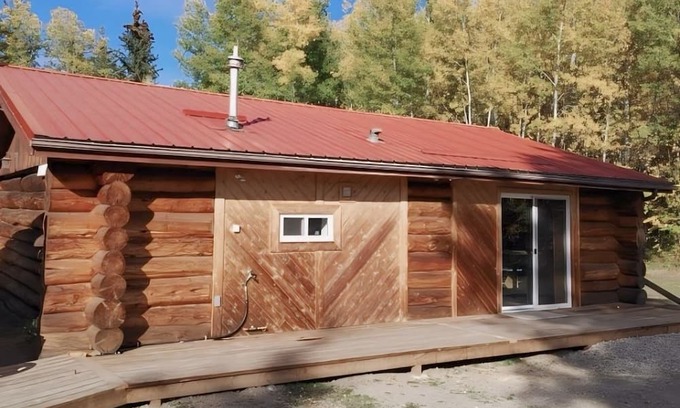 Central Alberta Cabin | Cozy Log Guesthouse with River Views