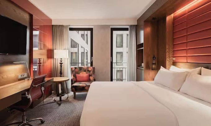 The Hague Center House | Where Every Stay is An Experience! 3 Spacious Units, Pet-friendly Property!