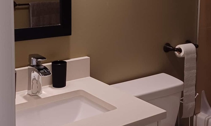 Port Moody Apartment | Quiet apartment in beautiful Port Moody