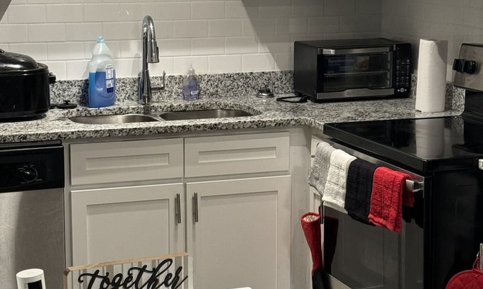 Raleigh Apartment | 5 Minutes from Crabtree valley mall and wake med