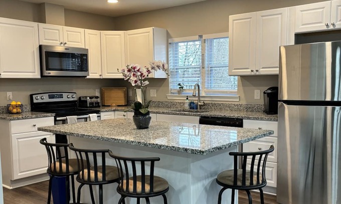 Seabrook House | Good Luck Home- FULL HOME 28 Min from DC