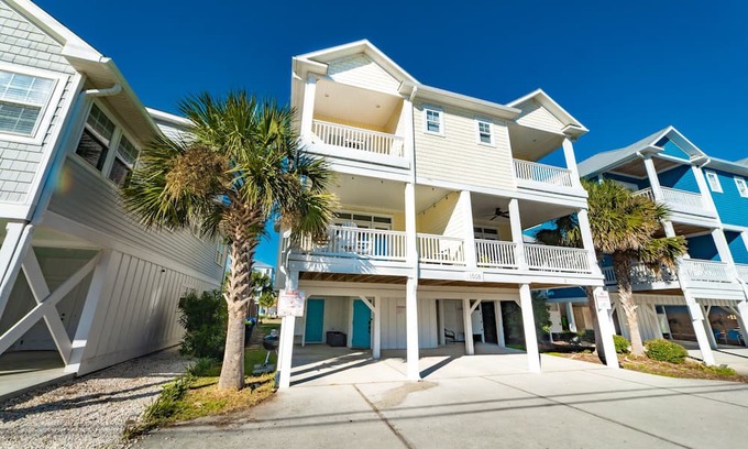 Wilmington Beach House | Spacious 6-bedroom ocean view home, 1 minute walk to beach!