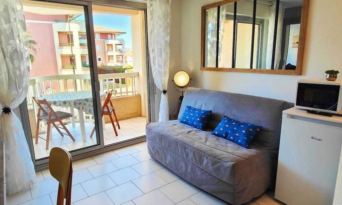 Frejus Plage Apartment | Love nest with balcony, close to the sea