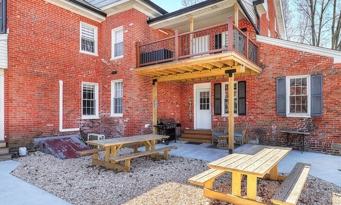 New Oxford Apartment | Historic Barker House 2 near Gettysburg