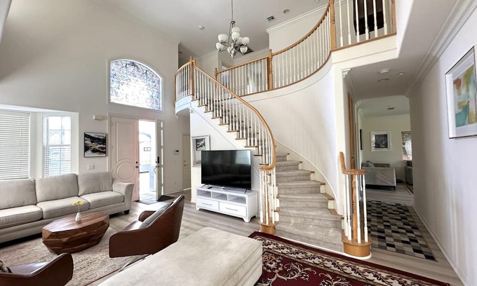 San Gabriel Villa | W-5 R/4.5 B large house